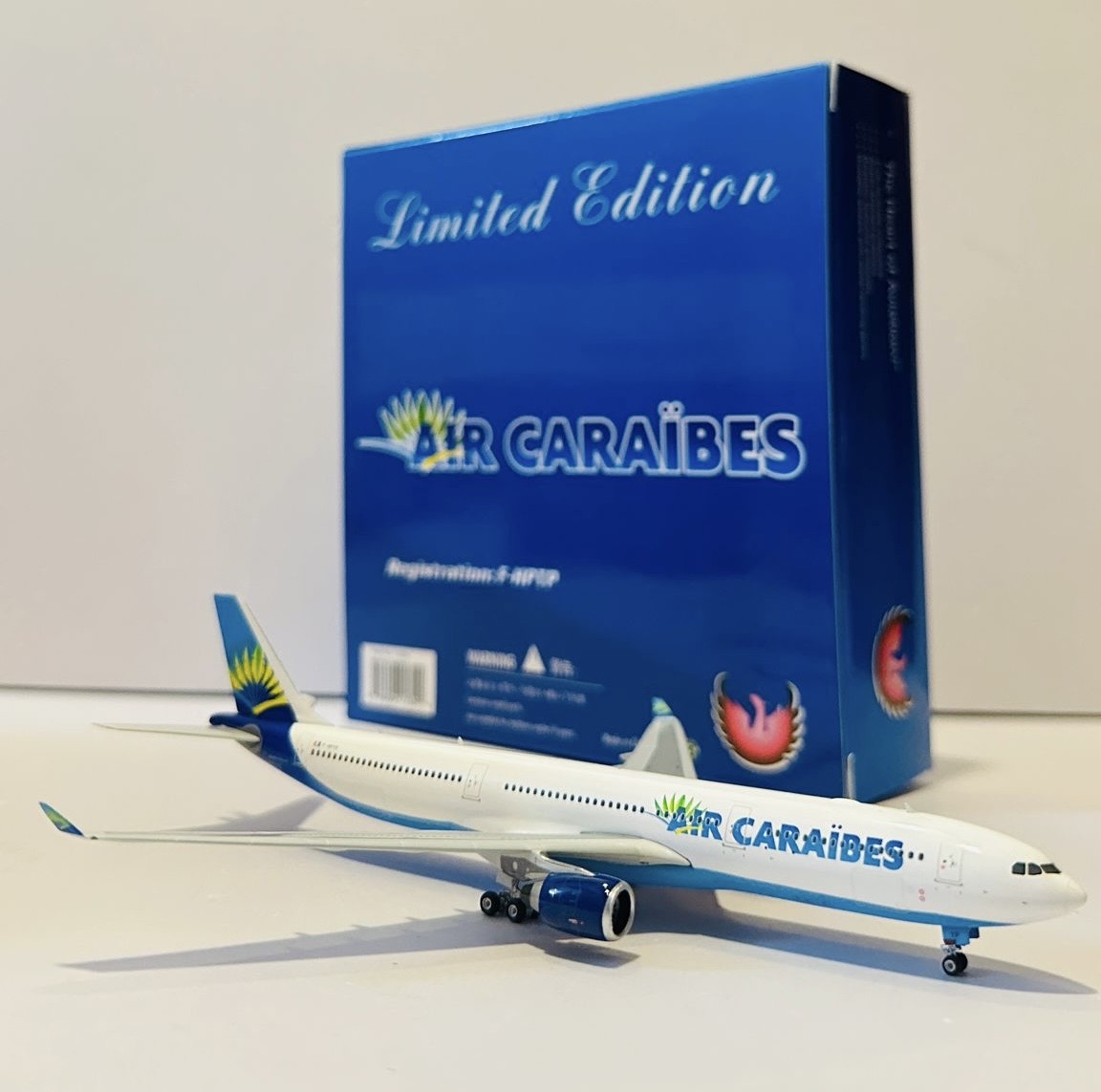 Maquette Airbus A330-300 Air Caraibes F-HPTP - Échelle 1/200 - Occasion