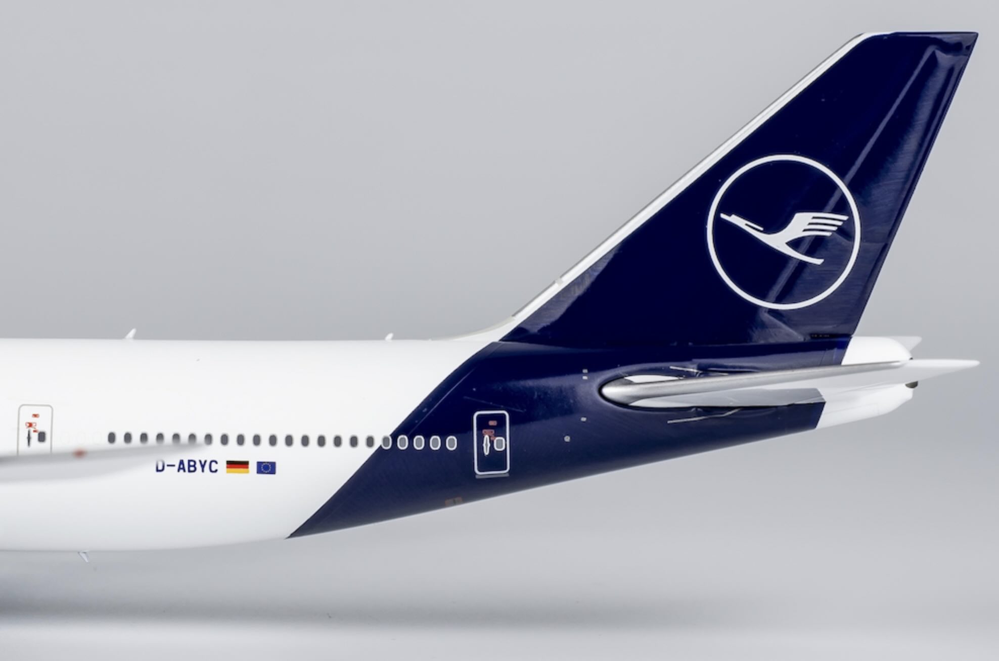 NG78028 Lufthansa B747-8 D-ABYC – Airplane Model SG