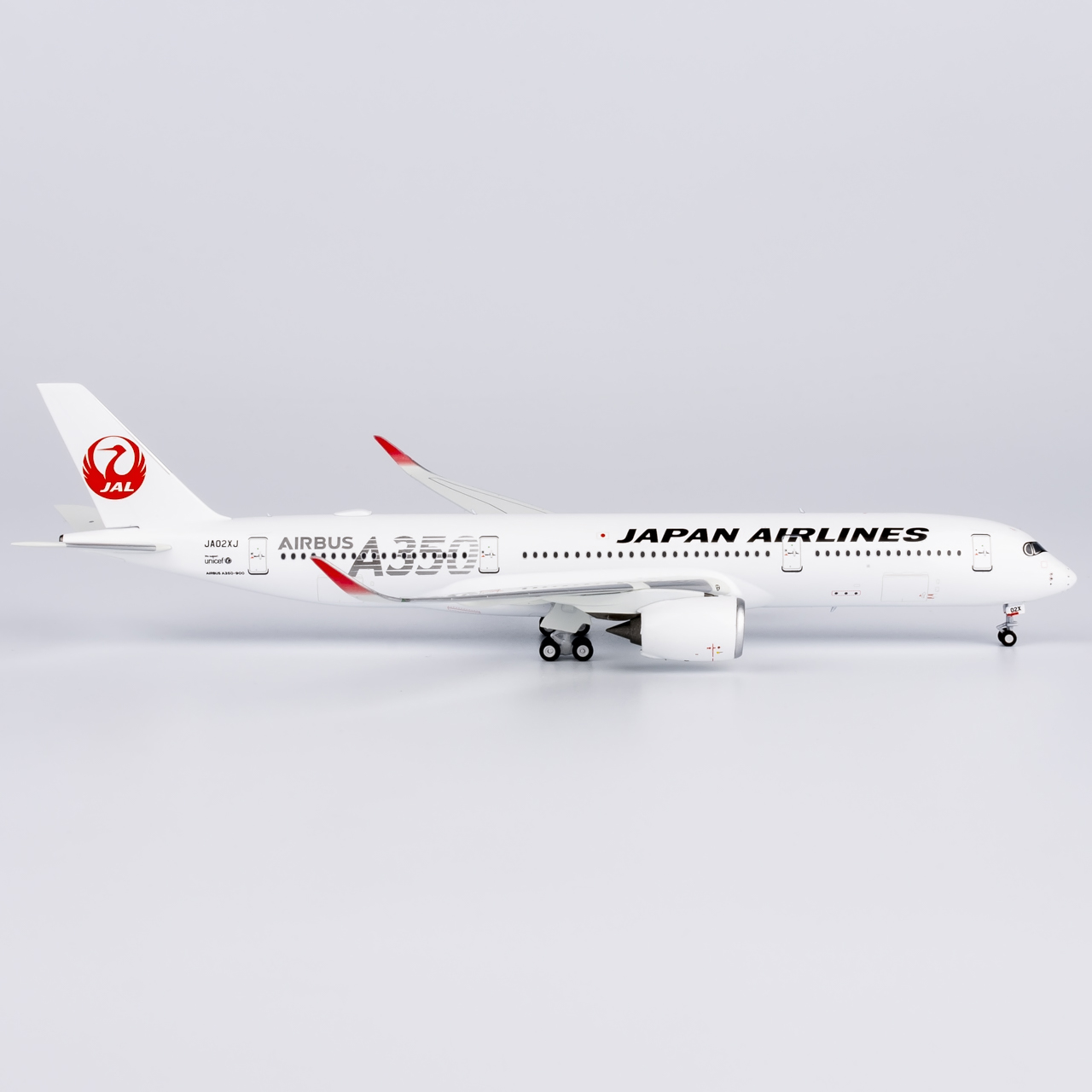 NG39096 Japan Airlines (JAL) A350-900 silver “AIRBUS A350” JA02XJ
