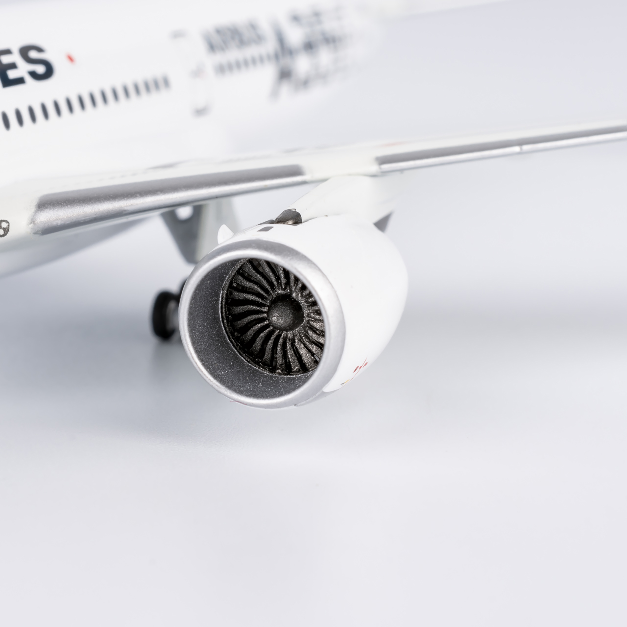 NG39096 Japan Airlines (JAL) A350-900 silver “AIRBUS A350” JA02XJ